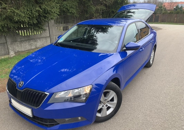 Skoda Superb cena 69900 przebieg: 137000, rok produkcji 2018 z Człopa małe 742
